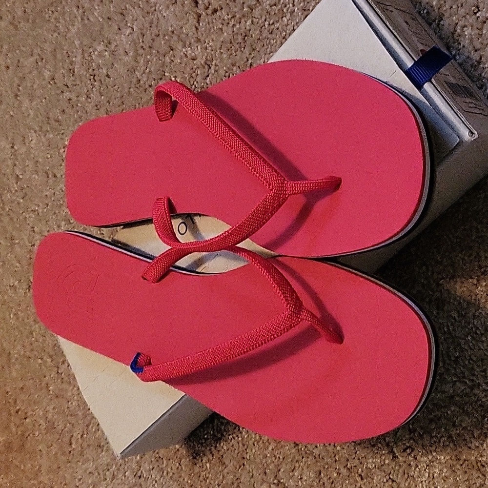Rothys Flip Flop in Firecracker sz 8